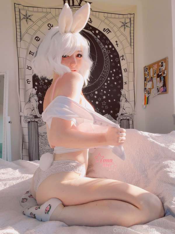 hi my lovely bunnies! i hope all you cute dorks are doing wo.. 1