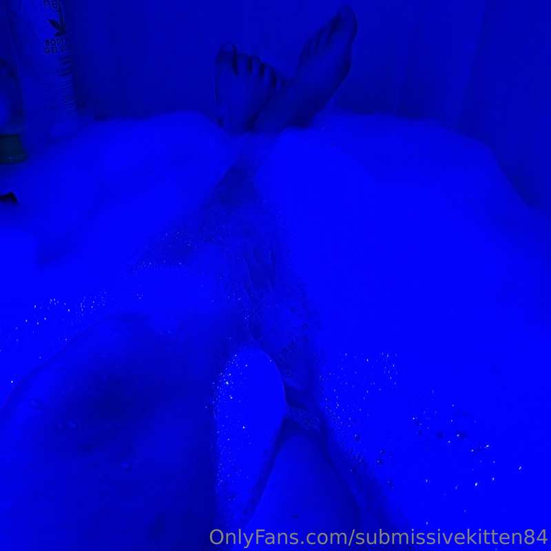 Another bubble bath tonight 😍🥰 3