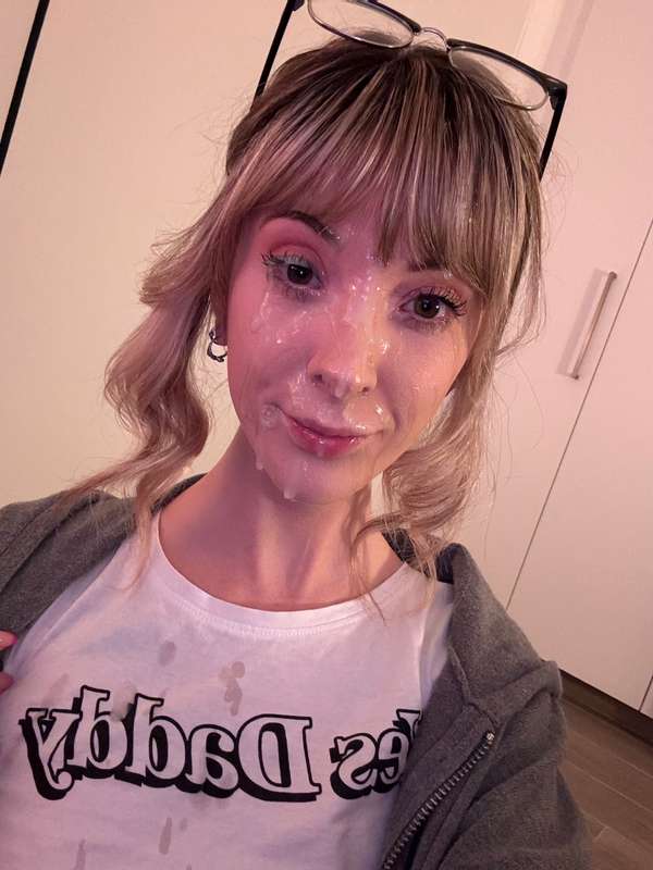 it’s the best day of the week… FACIAL FRIDAY!! 🥳💦hit ‘like’ .. 8