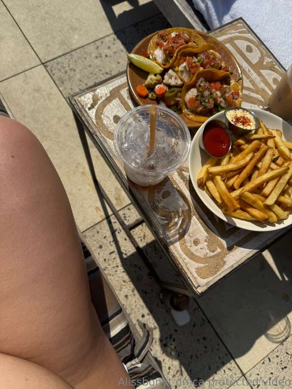 Big girl by the pool 🤭 stuffing my face 