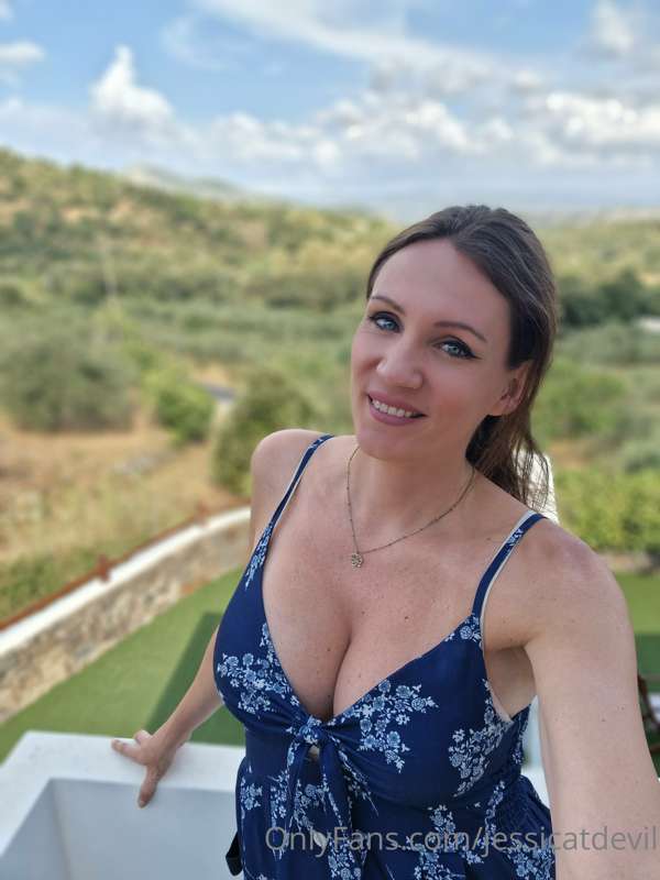 Quelques poses sur les rochers 😊
J'aime beaucoup ce maillot .. 2