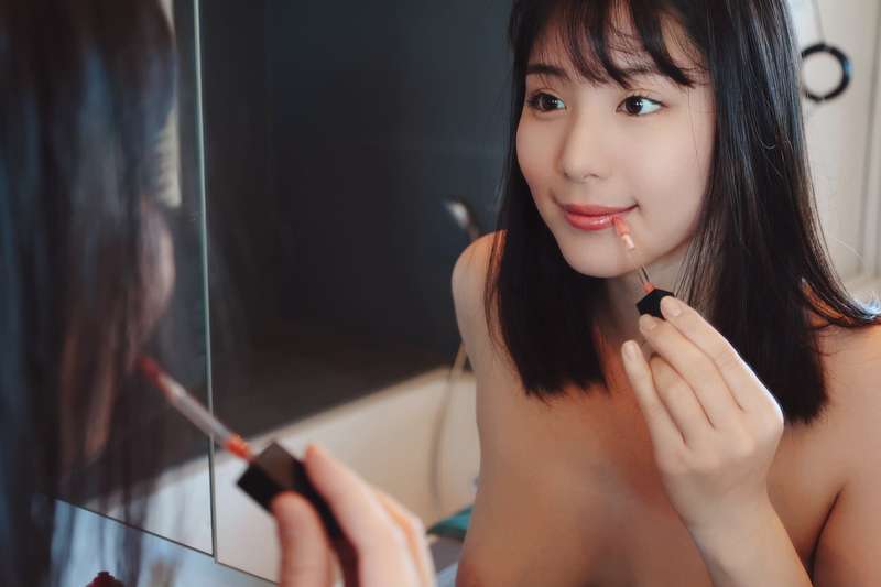 Caught Ruka putting make on. 💄Naked🧐 4