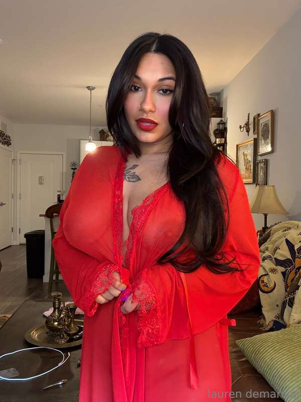 the red package pics ❤️💋 I always feel like I look my mom in.. 8