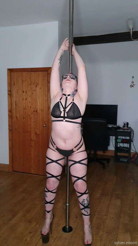 Pole dancing with lots and lots of straps tonight 🥰 11
