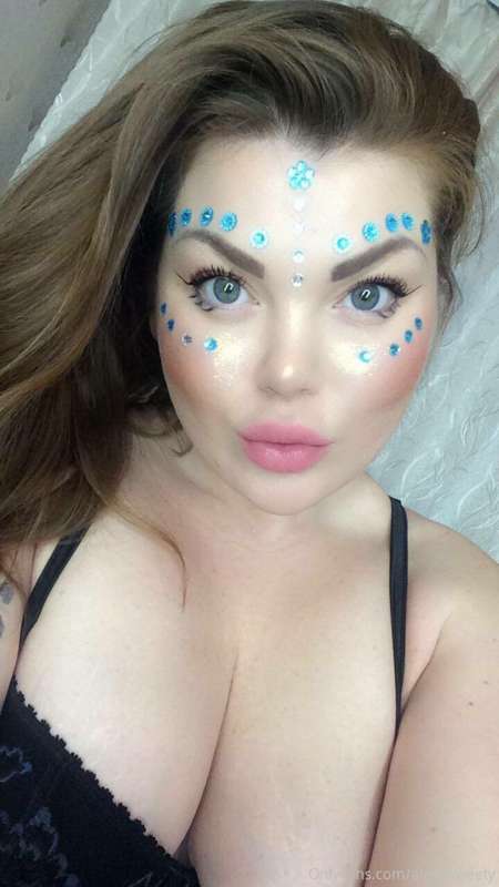 Do I look like the snow queen?)