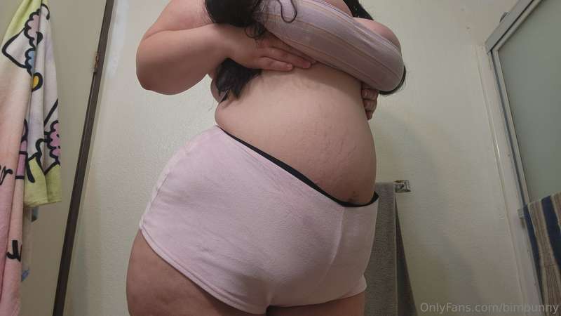 Cute face + cow tits + Big protruding hog gut = the best fee.. 4