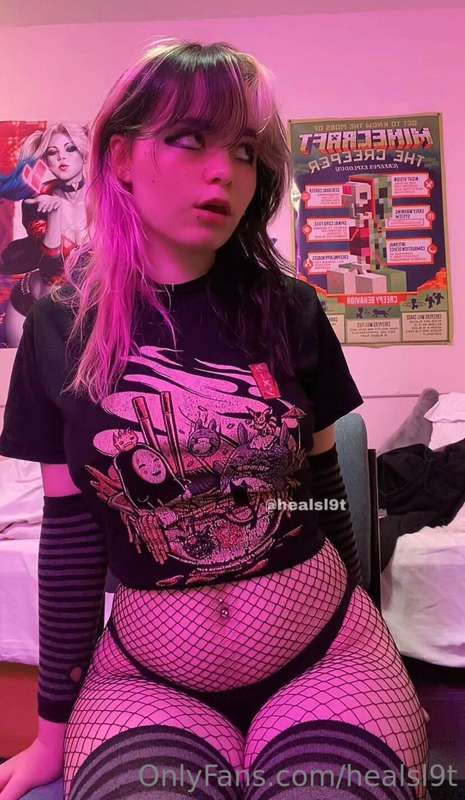 bringing back the fishnets with my fav socks 🦇 
what do you .. 4