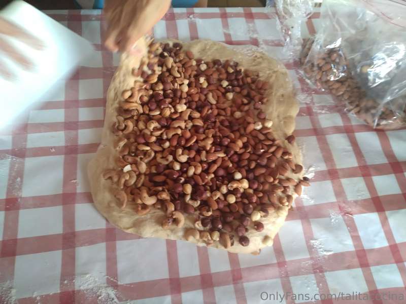 El bollo duplicó el volumen ahora mira cómo agregar los frut.. 19
