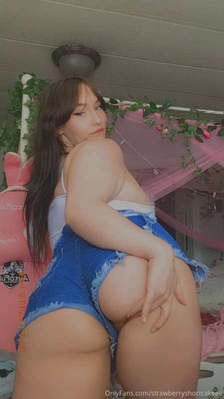 tip me if u wanna slap my ass hehe 1