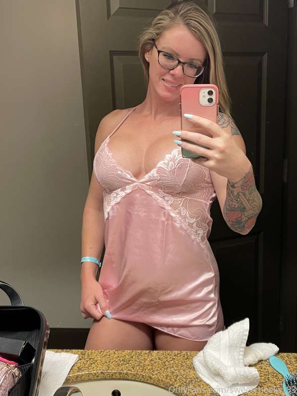 Good morning 😘 could you bring me breakfast in bed 😋 1