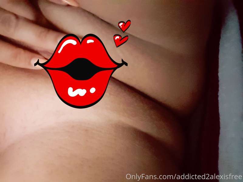 I love kisses right here 😈💋💦  You can find the uncensored ve..