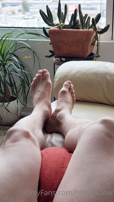 The man 👨 the meat 🍖 the feet 🦶 2