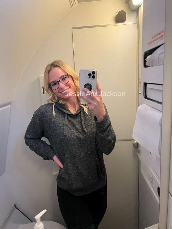 **In flight entertainment** 😈
Hope you’re having a great Sun.. 2
