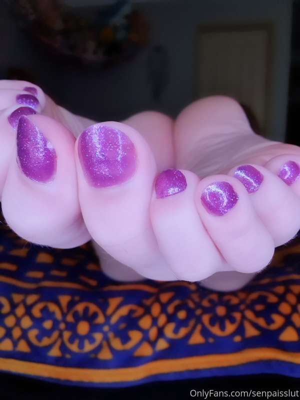 I bet theres a lot you'd like to do to my feet in this posit.. 1