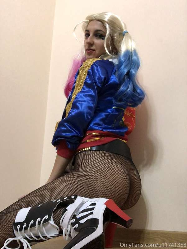 Harley Quinn is a freak 20