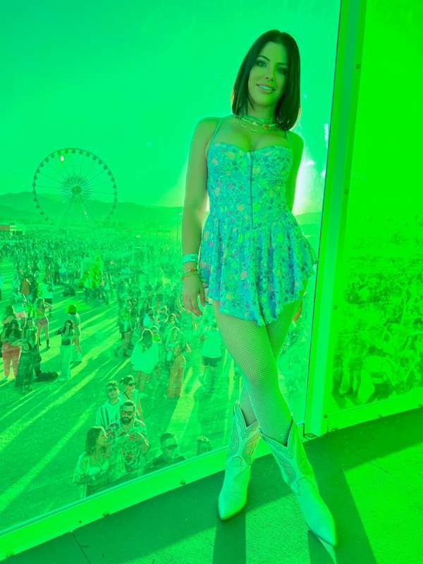 Coachella dump! 🎡 👽 Which one's your favorite?? 8