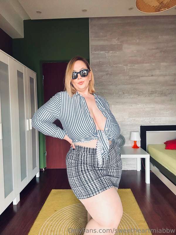 What would you do if your work crush would come dressed like.. 10