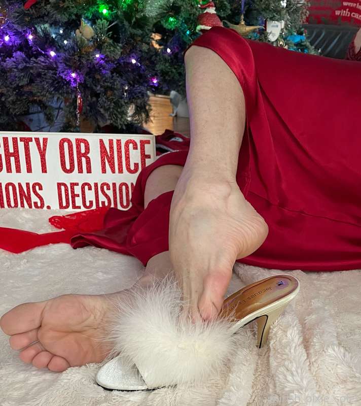 A little sexy time under the tree. Won’t you come unwrap me? 7