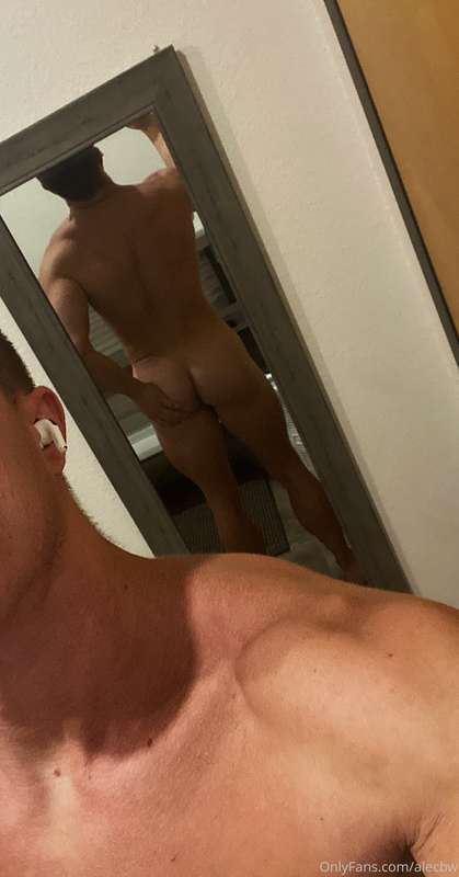 Snuck away after a lil gym workout 😜😈 2