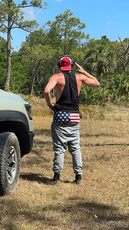 Merica’ 🦅
Who’s outfit is better for the range? 2