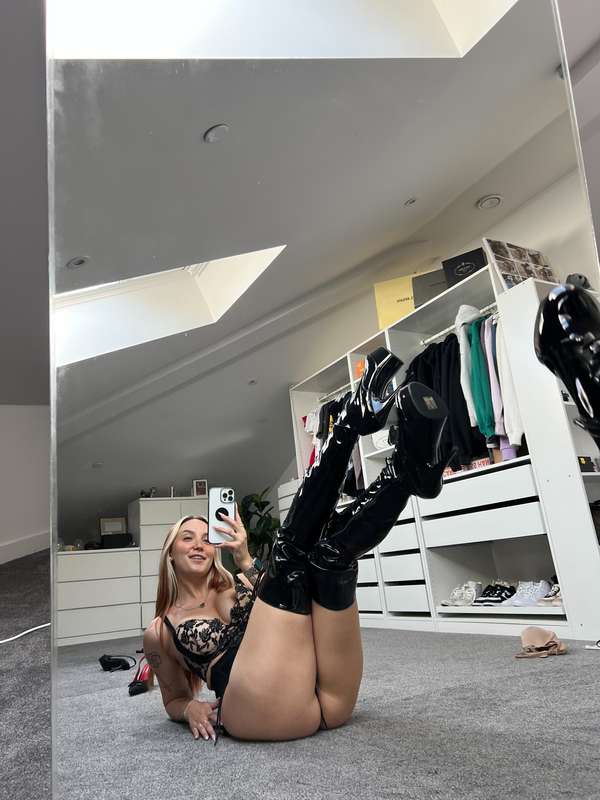 Don’t forget to check your DMs baby! 