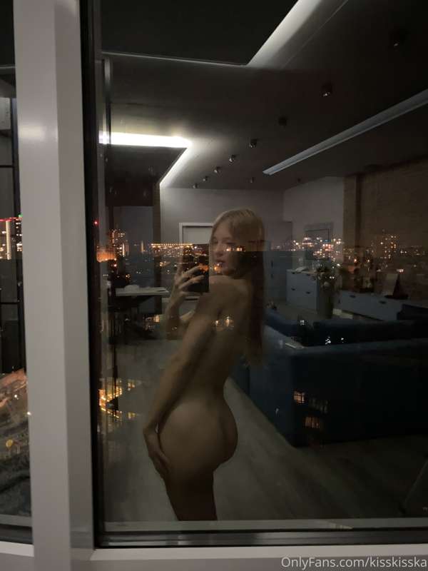 the night is made for sex😈🌃
