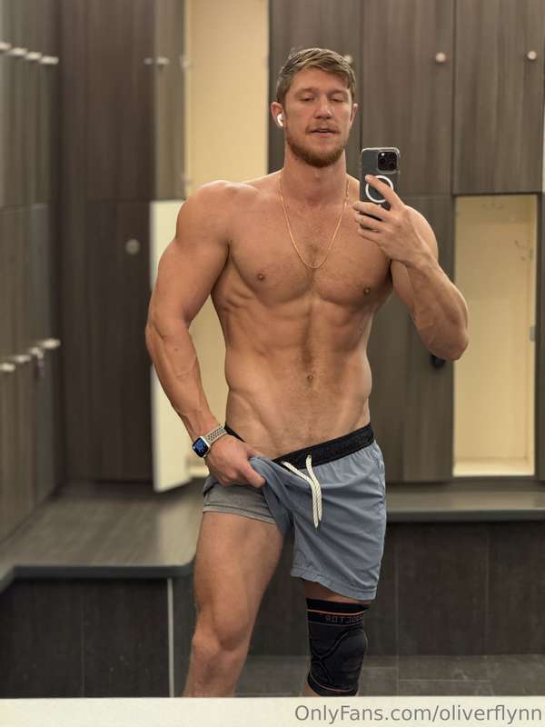 Putting in the work and showing off the results. 💪🔥These leg..