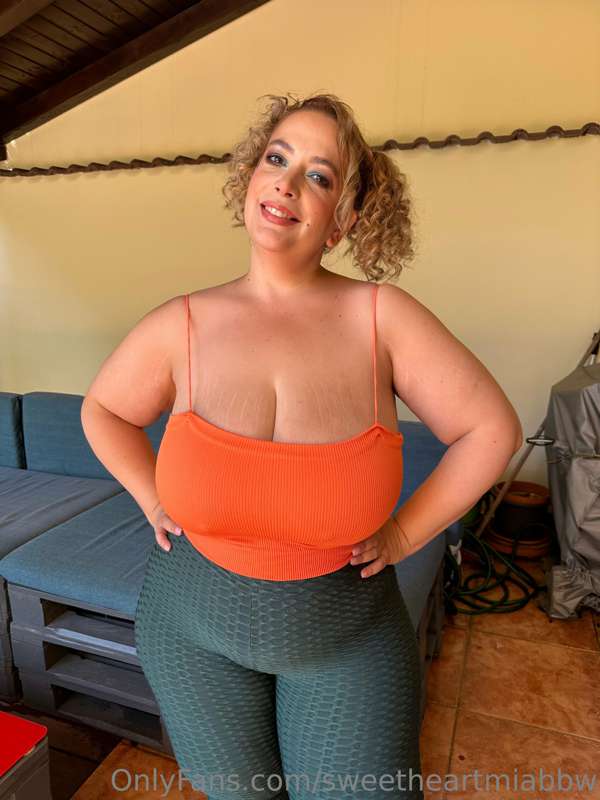 Shooting day for divine breasts !