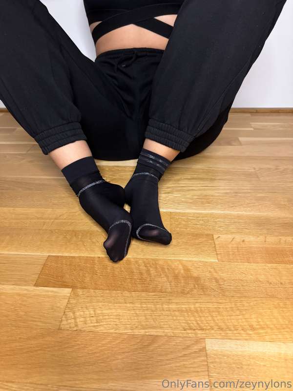 Zeynylons - Onlyfans - 29 Mar, 2025 1