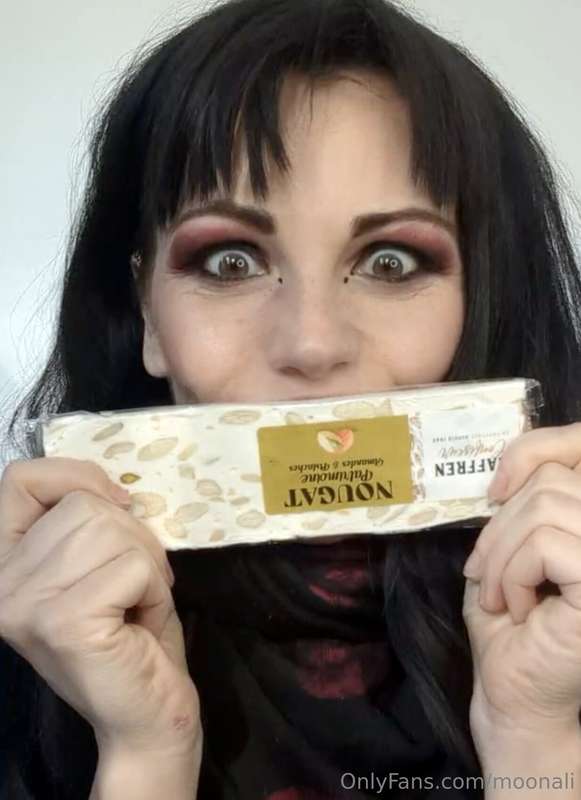 I recieved a Nougat as a gift, so I made a thank you video :..