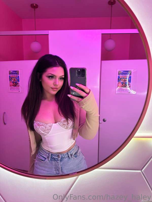 like this pic if u would fuck me 🤪