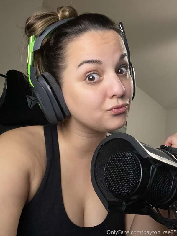 Time to game! Anyone else playing New World?
