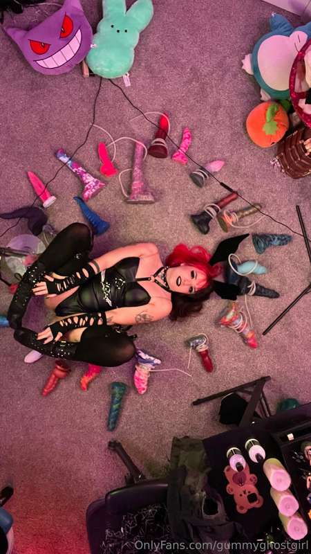 I’m your goth bunny bimbo and there’s no dragon I can’t tame.. 24