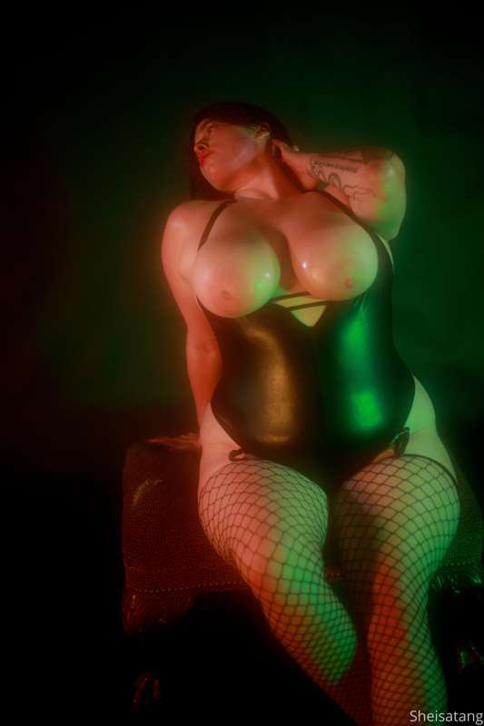 Just a oiled up curvy slut 5