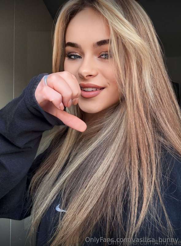 ✨She's ready for your dick @tiny.zoe✨I heard you love filthy..