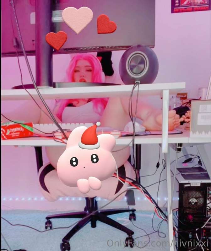 **🤍It's finally Christmas Eve!🤍** and this discord kitten wa.. 1