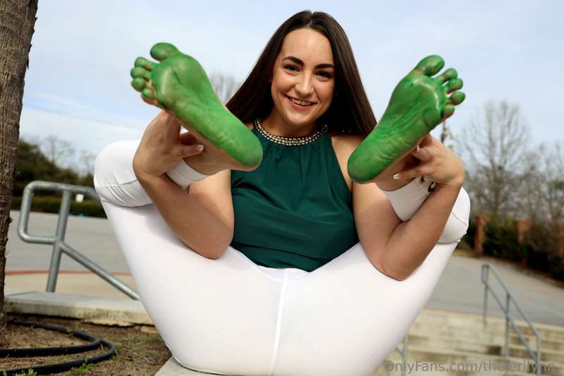 Green with envy? Or just horny for my feet? 👣 20