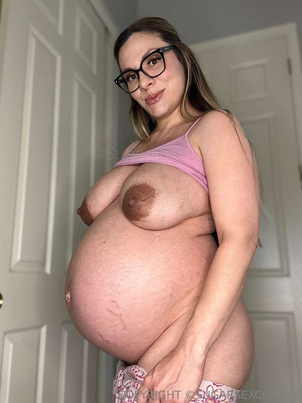 Which pregnant curve is your fav? 🥵