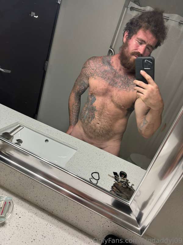 About to shower someone come wash me and I’ll show you the r..