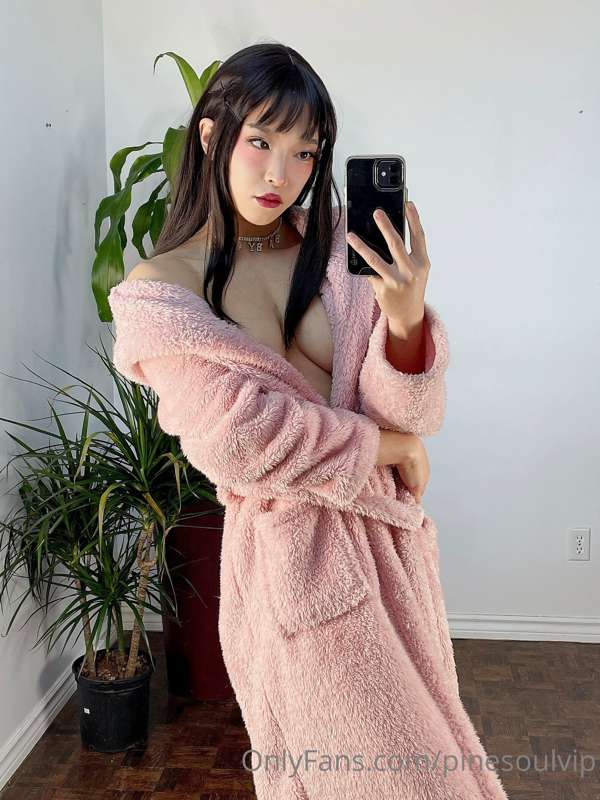 Hehe want to see whats under my robe ??? 🤓

Hope everyone is..