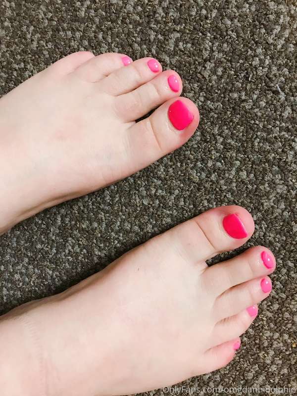 Just got my toes done 😆 5