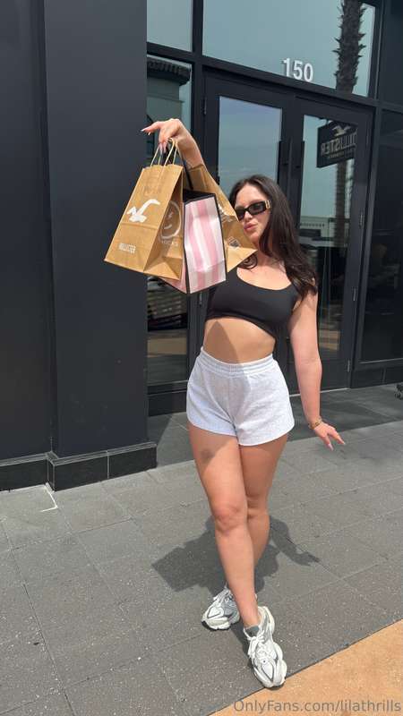 🛍 Happy shopping The bags are rustling, the dress is new, th..