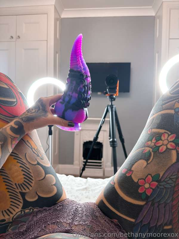 Using my new TENTACLE DILDO🐙 I've been waiting for this for .. 3