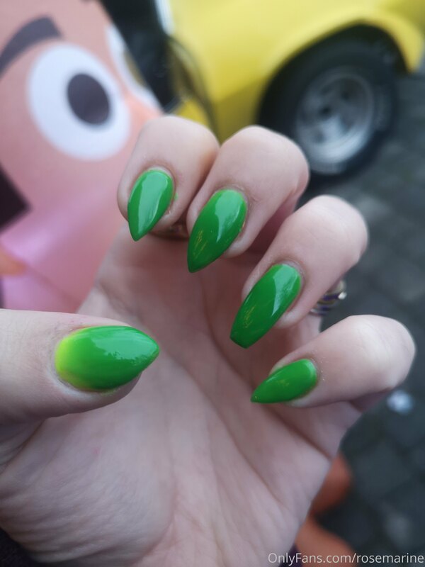 Color changing nails !  Do you LOVE it?  Or want to see them..