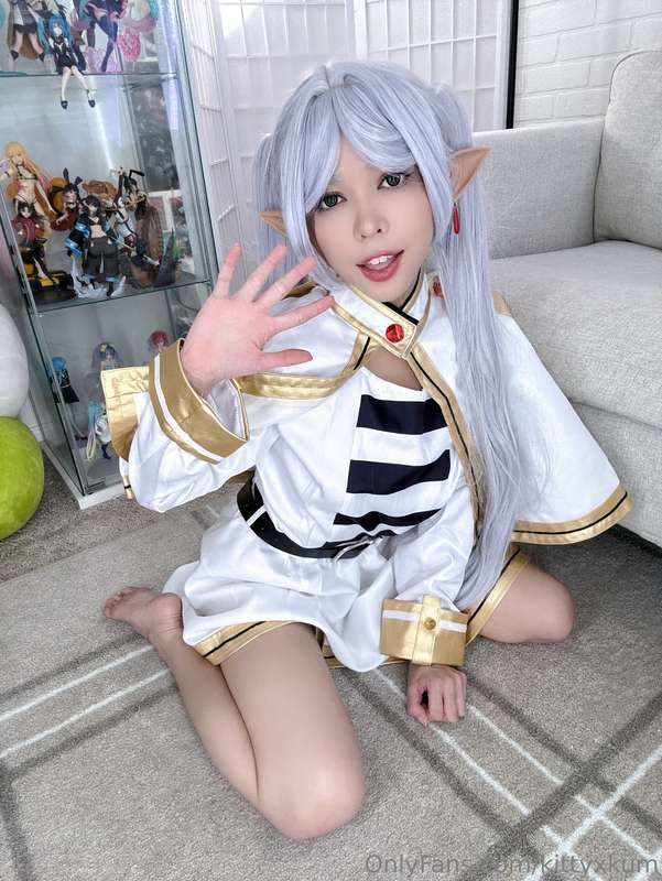 just a little cosplay try-on of frieren. :3
 i haven't cospl.. 16