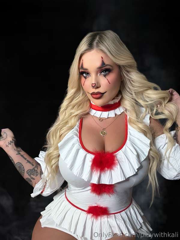 Happy Halloween! 🎃Let me help you overCUM your fear of clown.. 1
