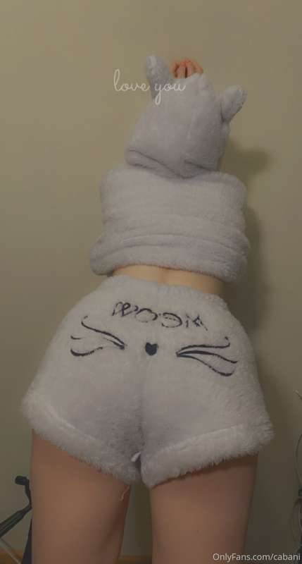 Do you like my new cute pajamas? 5