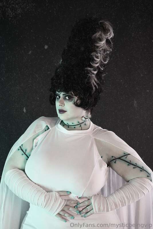 Day 14/31 days of Halloween | Bride of Frankenstein 🖤🤍 17