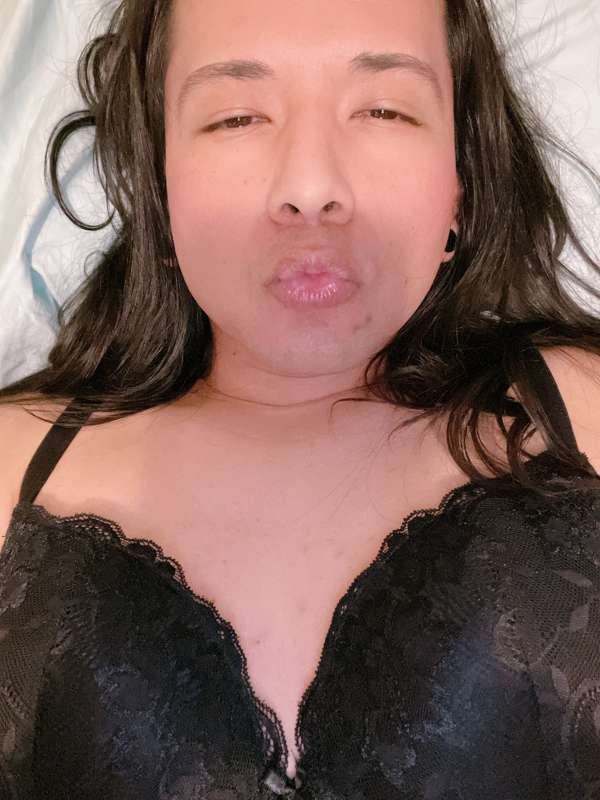 Morning bedhead bedroom pics and lazy morning vibes! 🥱🛏🖤 2