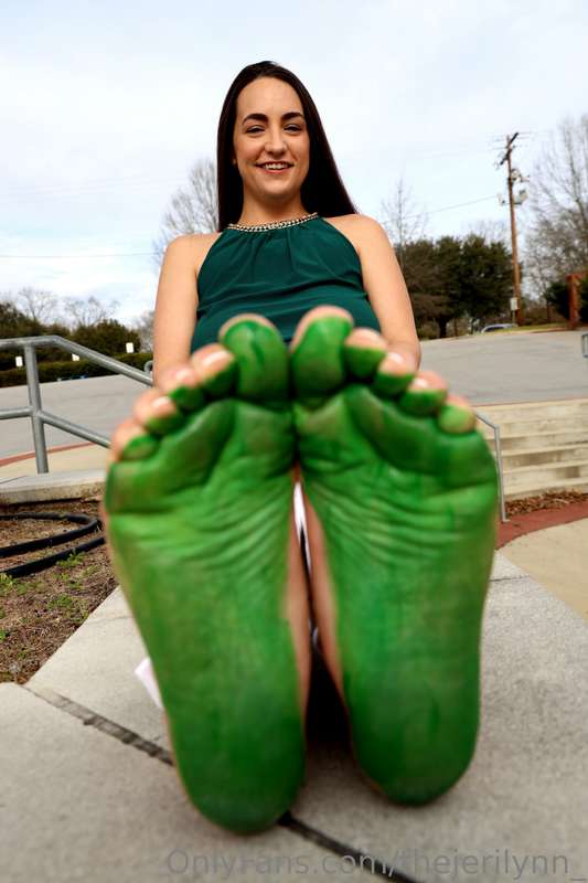 Green with envy? Or just horny for my feet? 👣 12